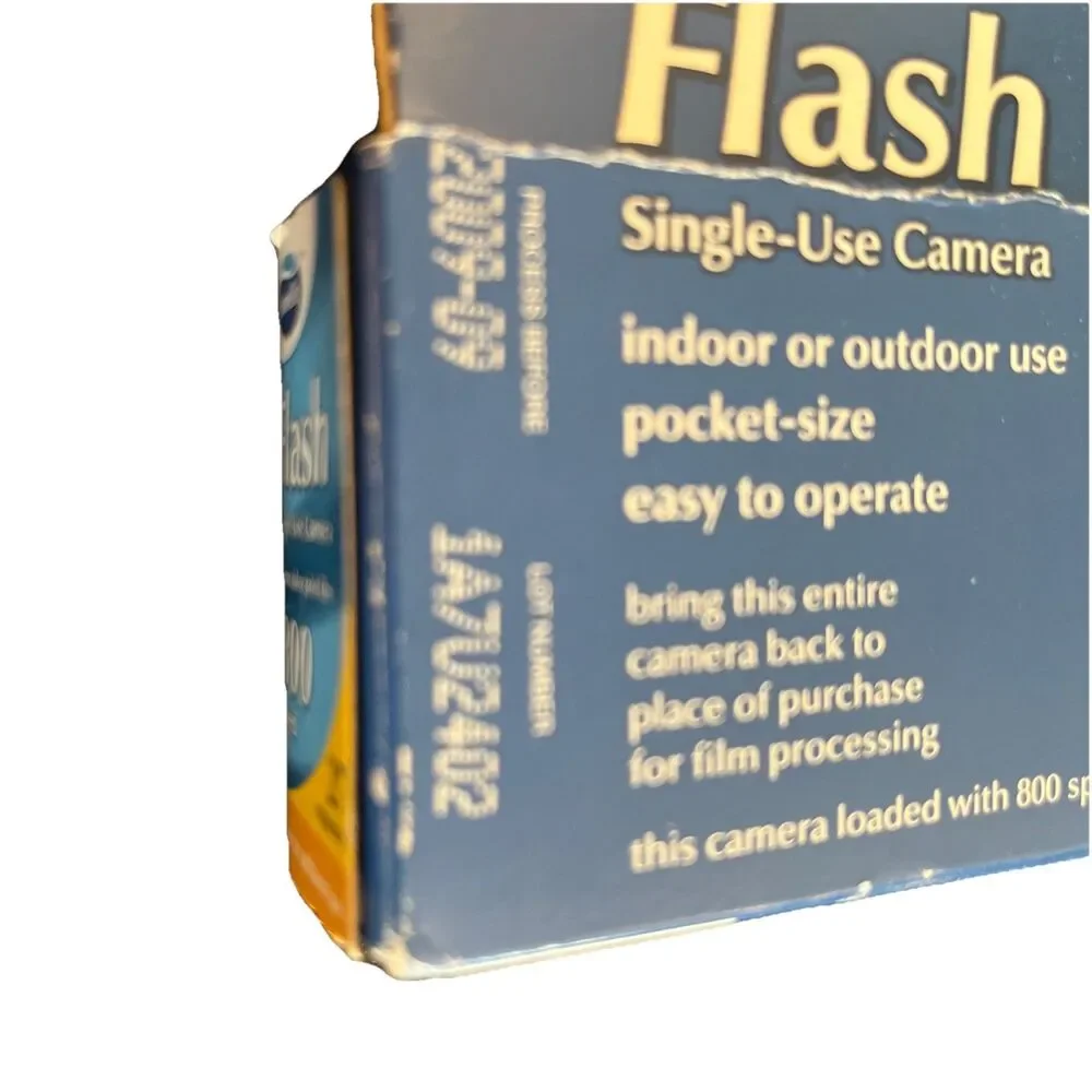 HomeLife Flash Single-Use Camera Indoor or Outdoor Use 27 Exposures 35mm Color